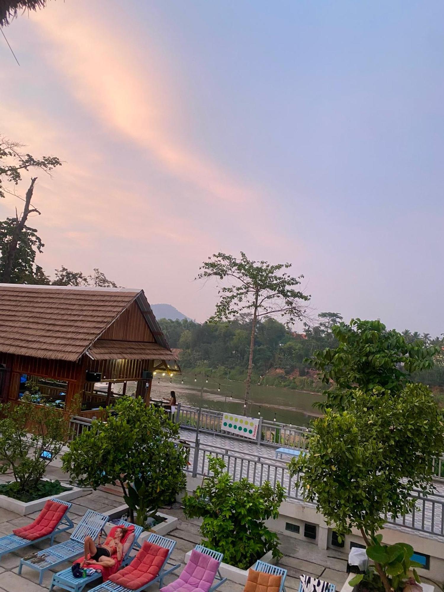 Sunrise Riverside Pool Hostel Luang Prabang Esterno foto