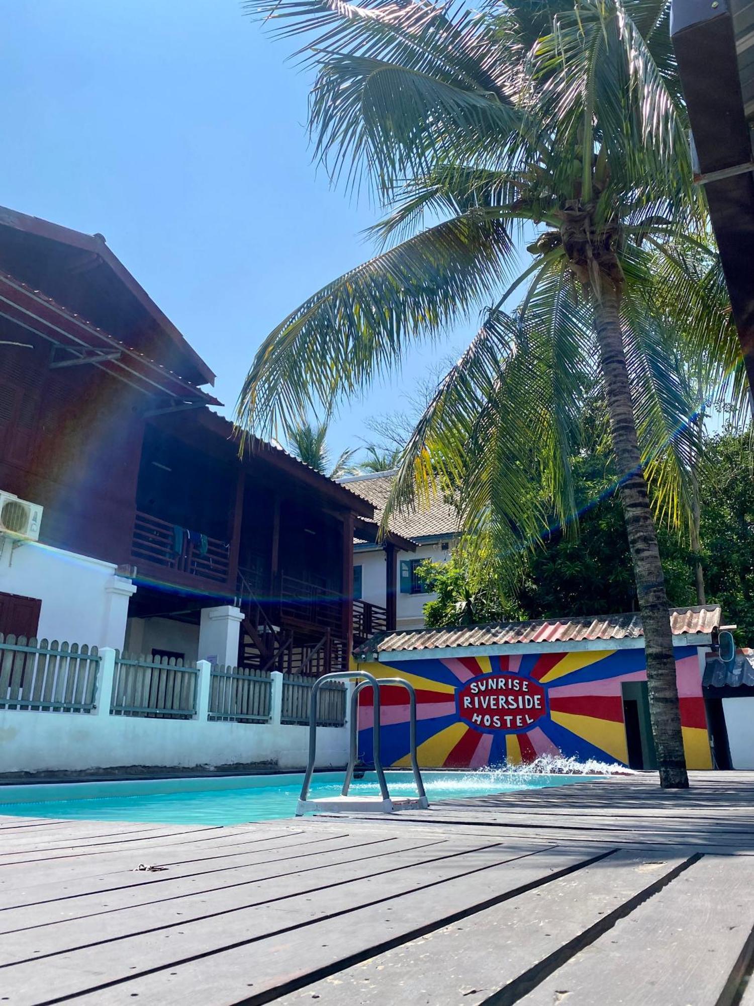 Sunrise Riverside Pool Hostel Luang Prabang Esterno foto