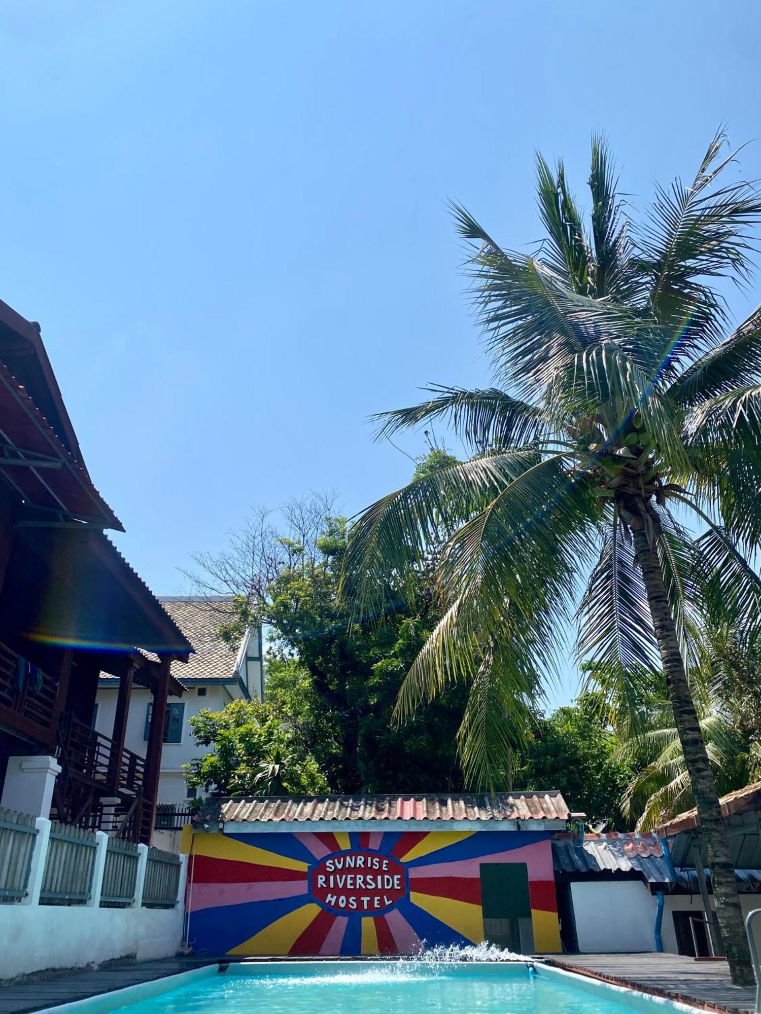 Sunrise Riverside Pool Hostel Luang Prabang Esterno foto